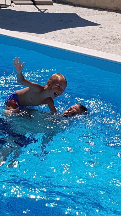 Apartments Star With Pool بيوغْغاد نا موغو المظهر الخارجي الصورة